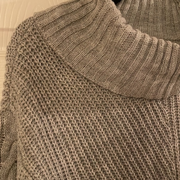 Grey knit turtleneck - Picture 3 of 3
